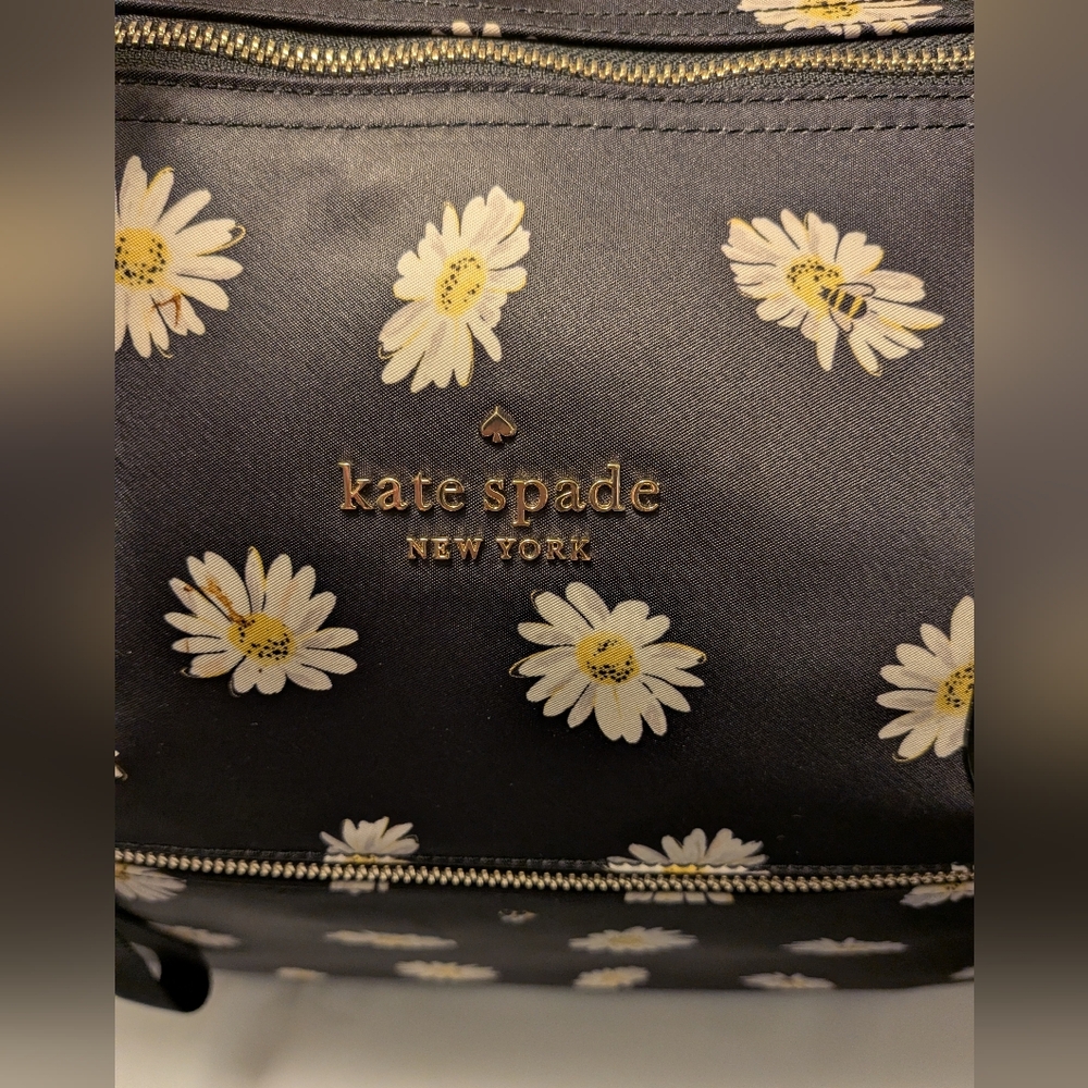 Kate Spade Nylon  Chelsea Weekender Travel bag -  Black with Daisy Print NWT - Picture 5 of 5